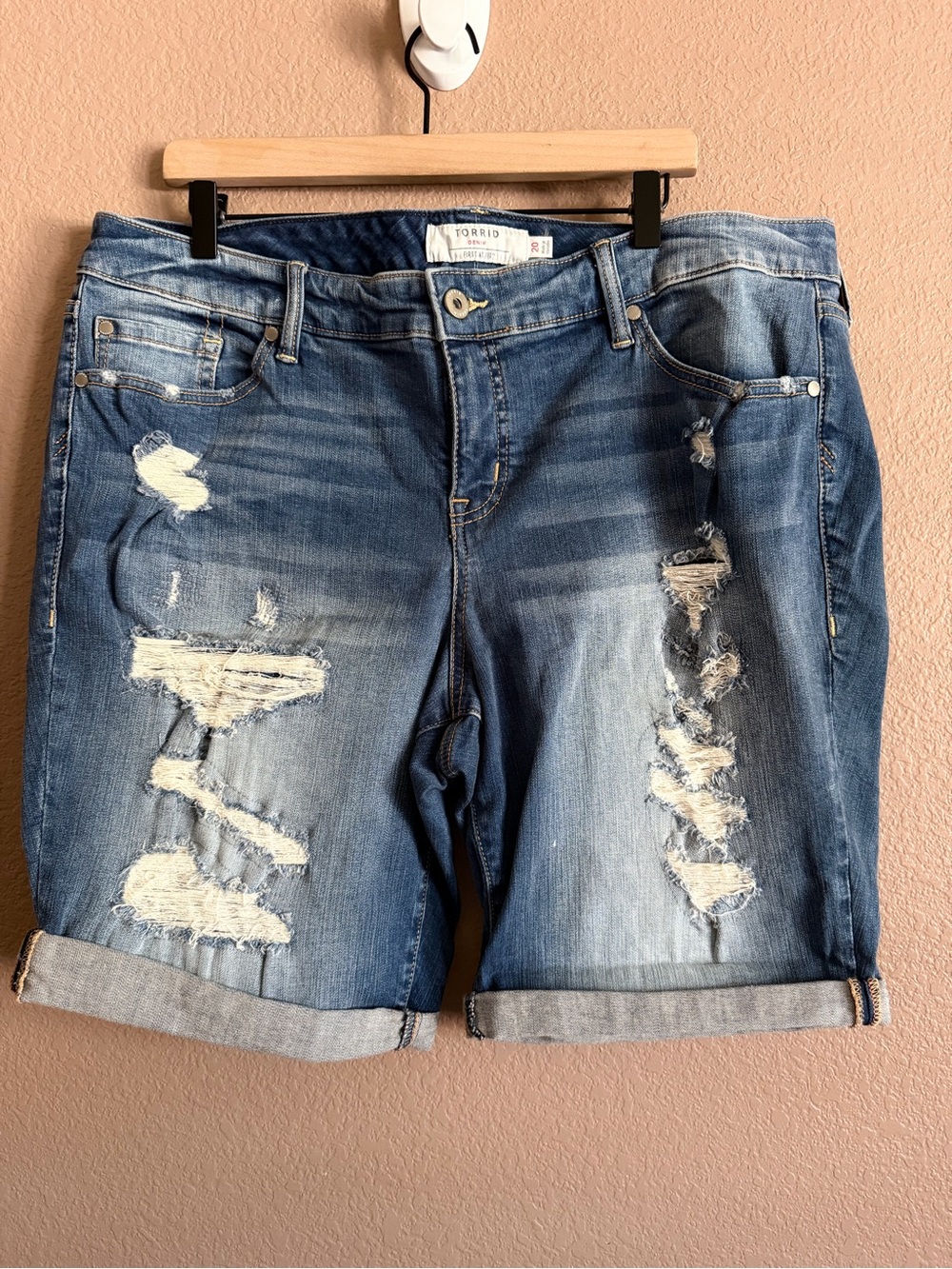 torrid Blue Denim Distressed High Rise Shorts Size 20